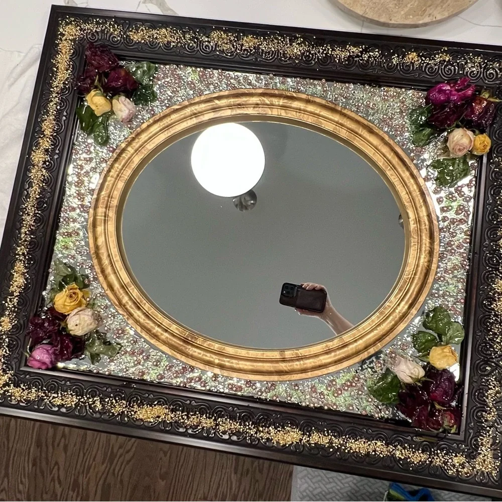 Exclusive‼️ Ornate Oval Mirror with Floral Accents